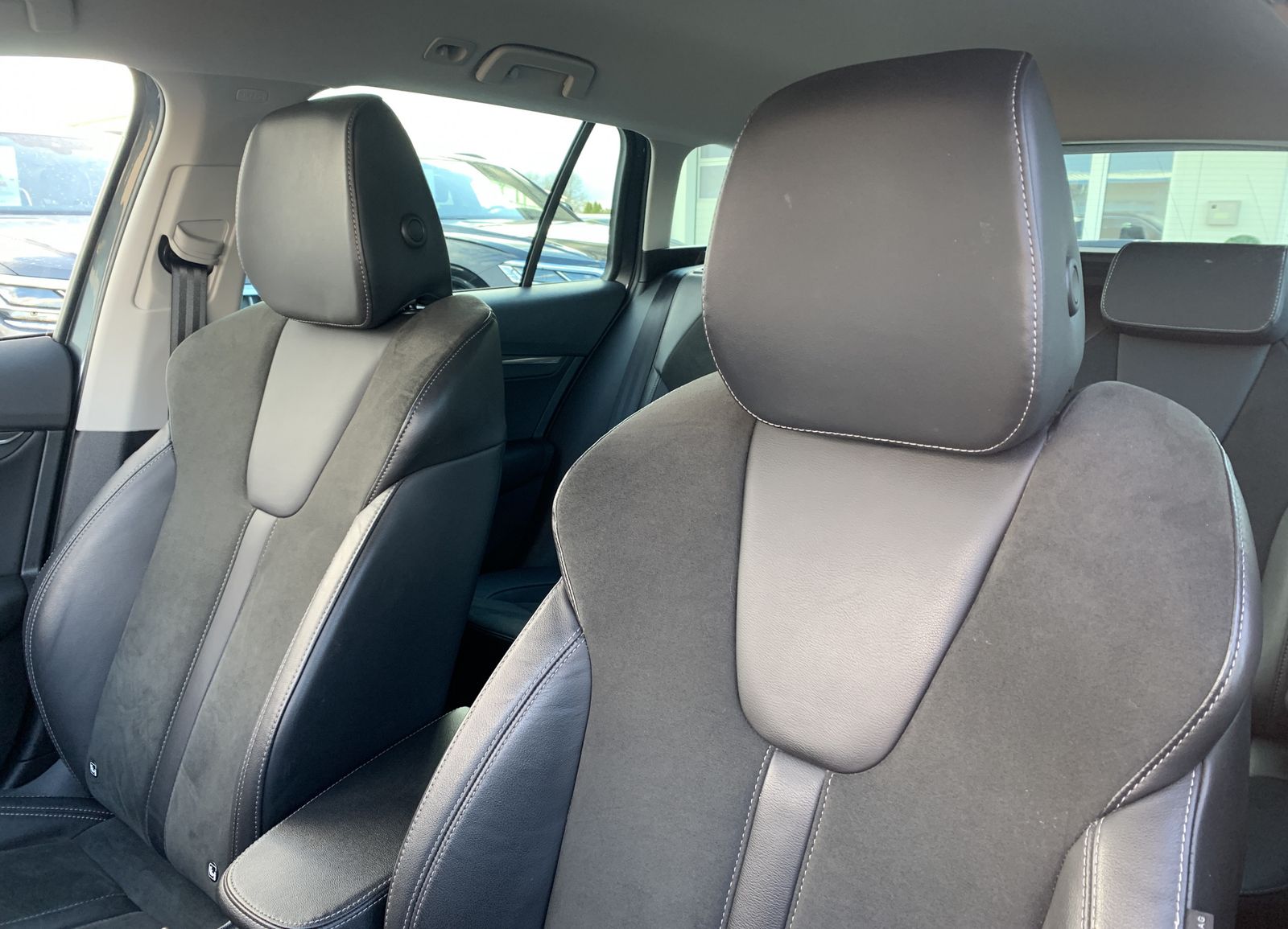 Fahrzeugabbildung SKODA Octavia 2.0 TDI*First Edition*Matrix-Beam*Leder*