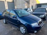 Skoda Fabia Combi 1.4 16V Comfort - Skoda Fabia mit Benzin-Antrieb: Blau, Kombi, 1.4