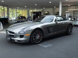 Mercedes-Benz SLS AMG Roadster erst 14.300KM,Neuwertig,Carbon! - : Cabrio, 3er