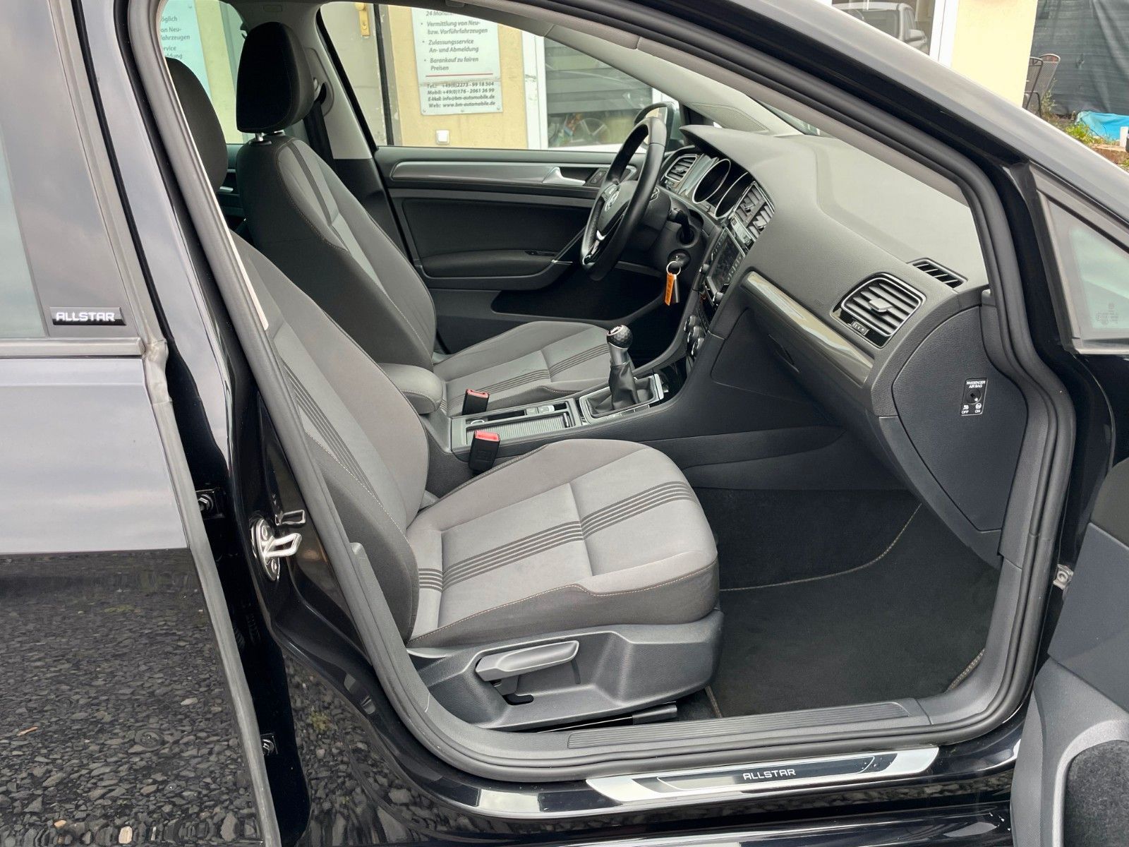 Fahrzeugabbildung Volkswagen Golf VII 2.0TDI Lim ALLSTAR Navi Kamera Tempomat