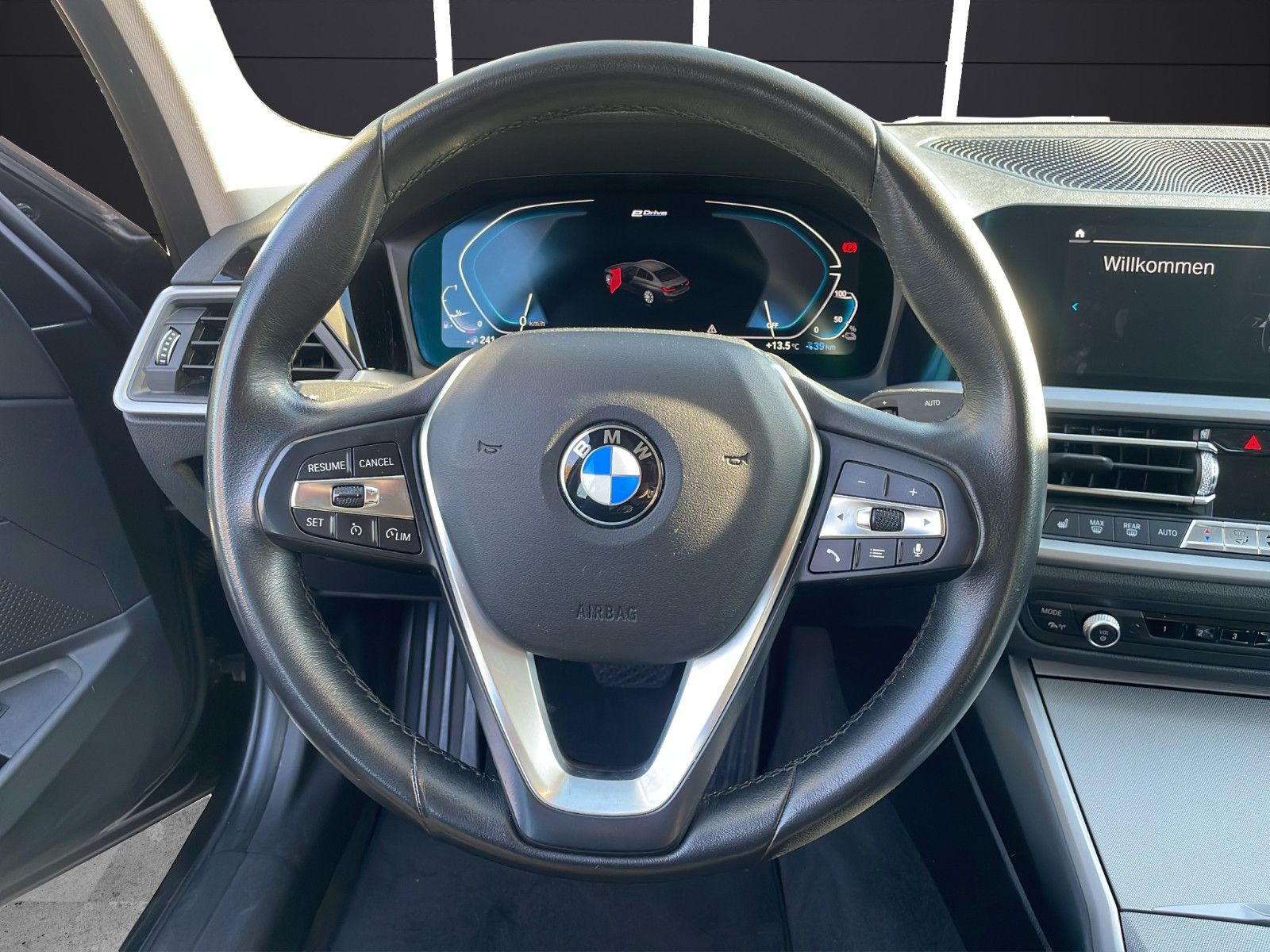Fahrzeugabbildung BMW 330 e Advantage*LED*Apple CarPlay*SitzHZ*Temp*