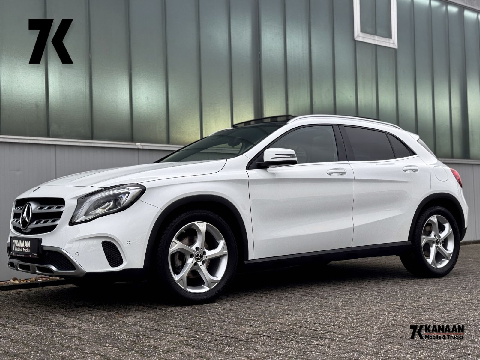 MERCEDES-BENZ GLA 180 Urban *PANORAMA|LED|NAVI|CAM*