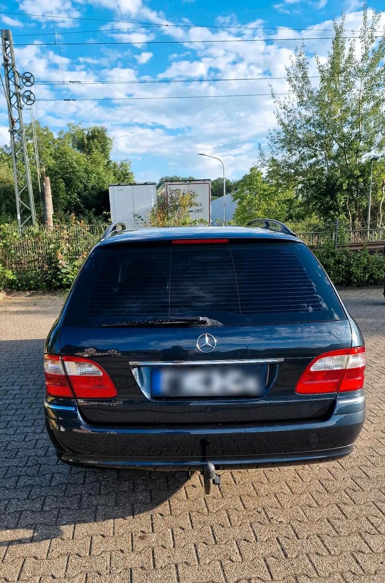Mercedes-Benz E220 2005 — engine 150 HP (110kW)