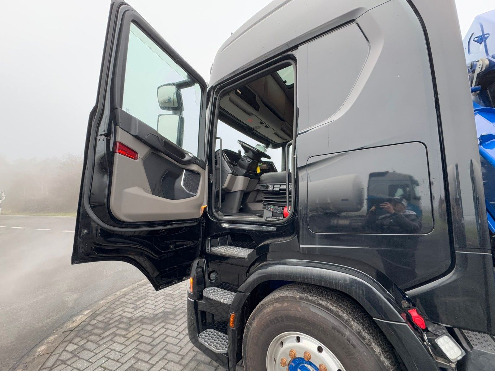 Fahrzeugabbildung Scania R580 V8 HMF 3220-K4 Kran Funk 66 t