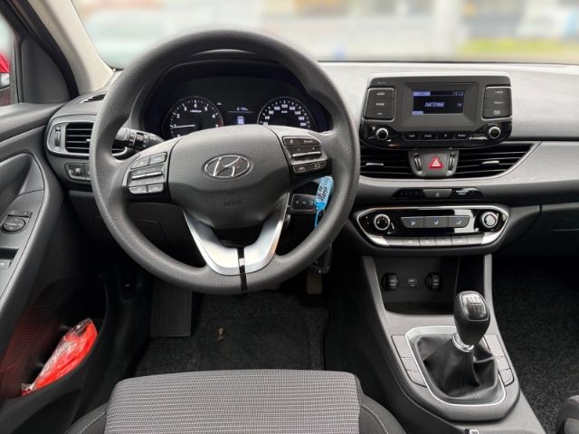 Fahrzeugabbildung Hyundai i30 Pure Radio,ZV mit FB,Klima DAB Spurhalteass.