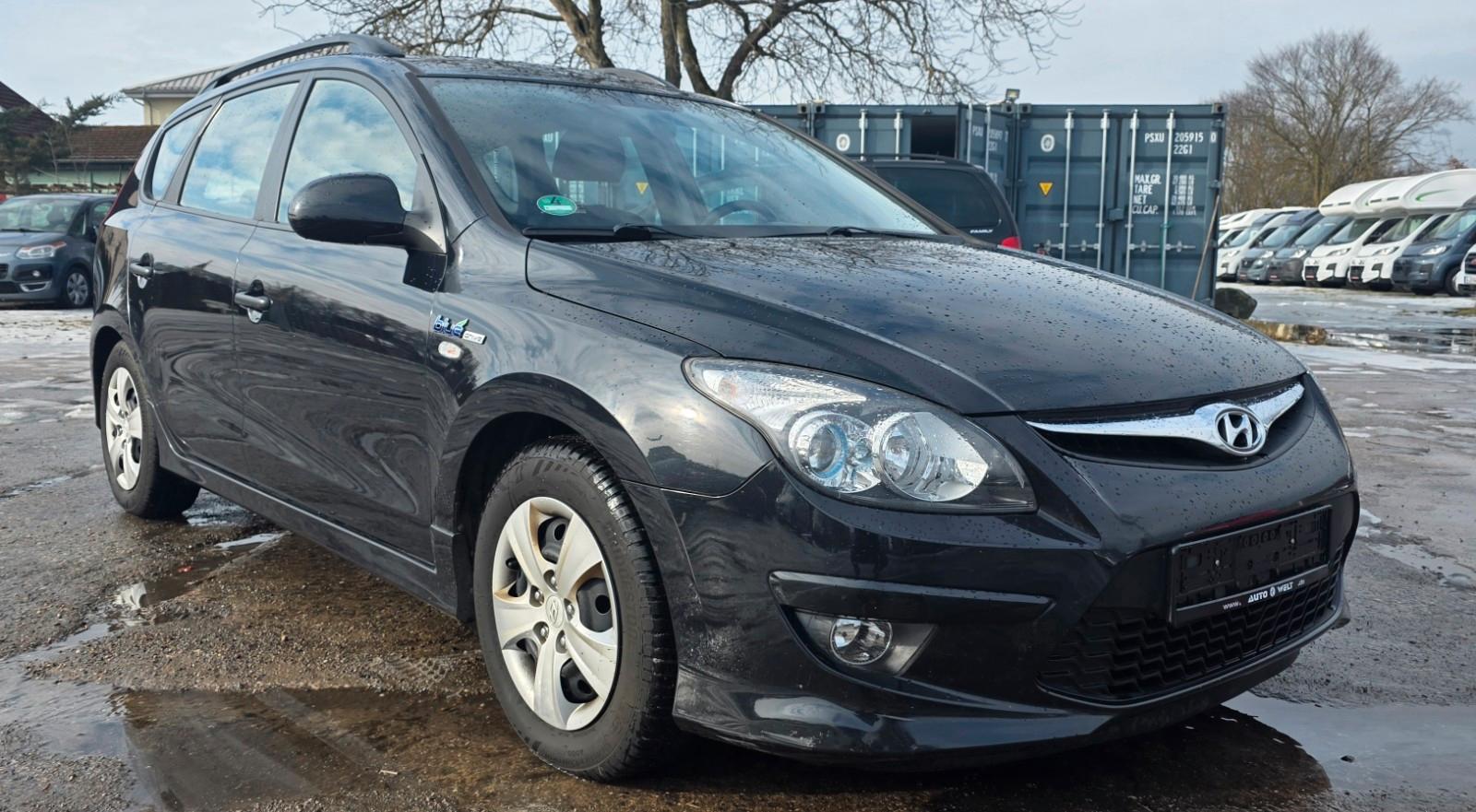 Hyundai i30 CW blue 1.6 CRDi 66 kW  Klimaautomatik, AHK