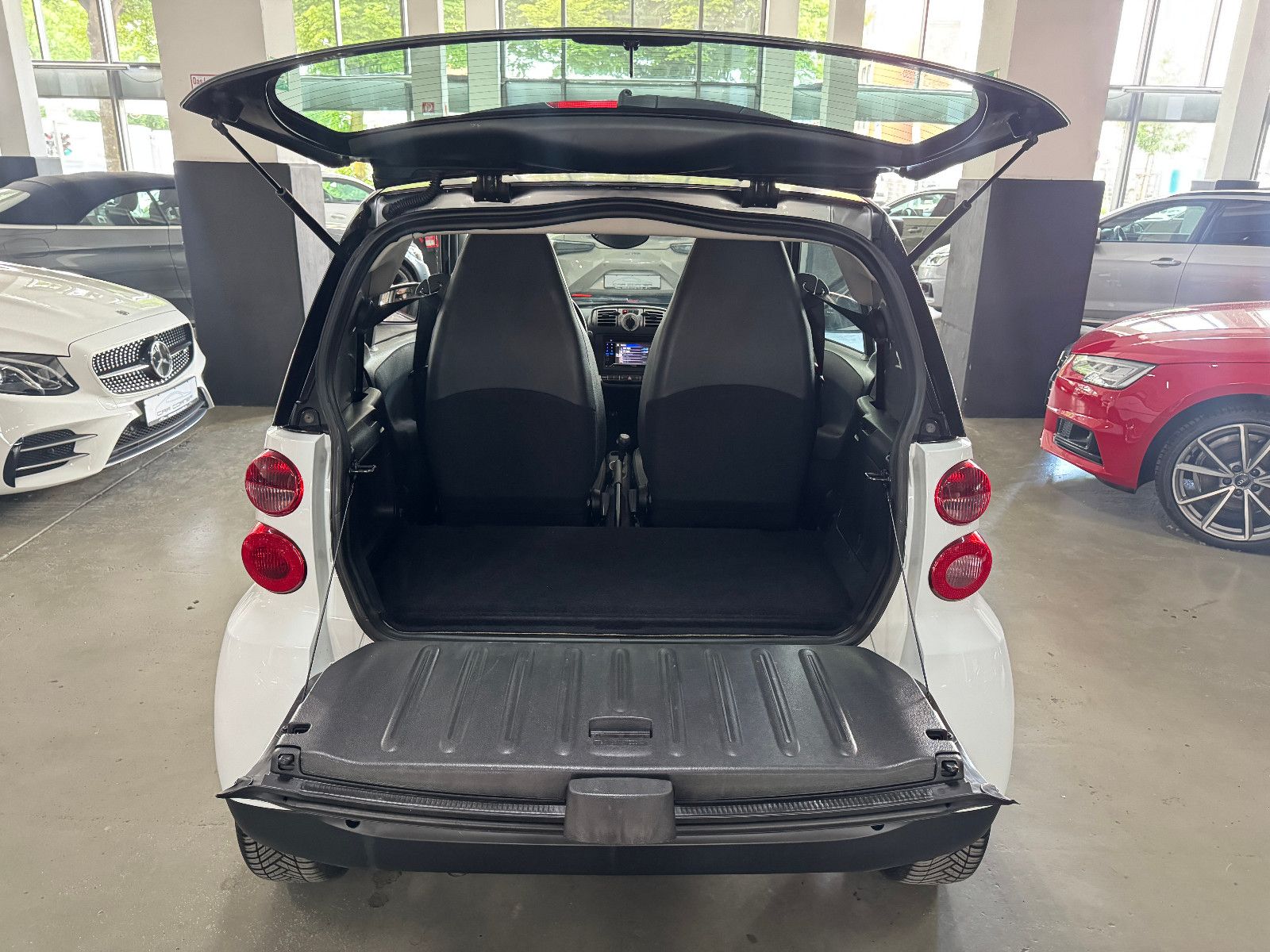 Fahrzeugabbildung Smart ForTwo 1.0 62kW PASSION AUTOMATIK LEDER KLIMA SH