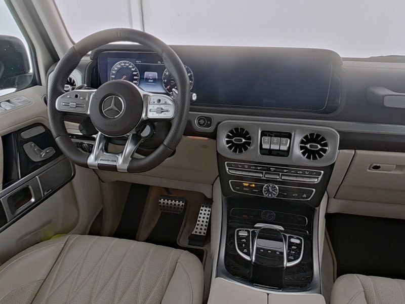 Fahrzeugabbildung Mercedes-Benz G63AMG 4x4² Dachträger Holzboden NightI+II MAGNO