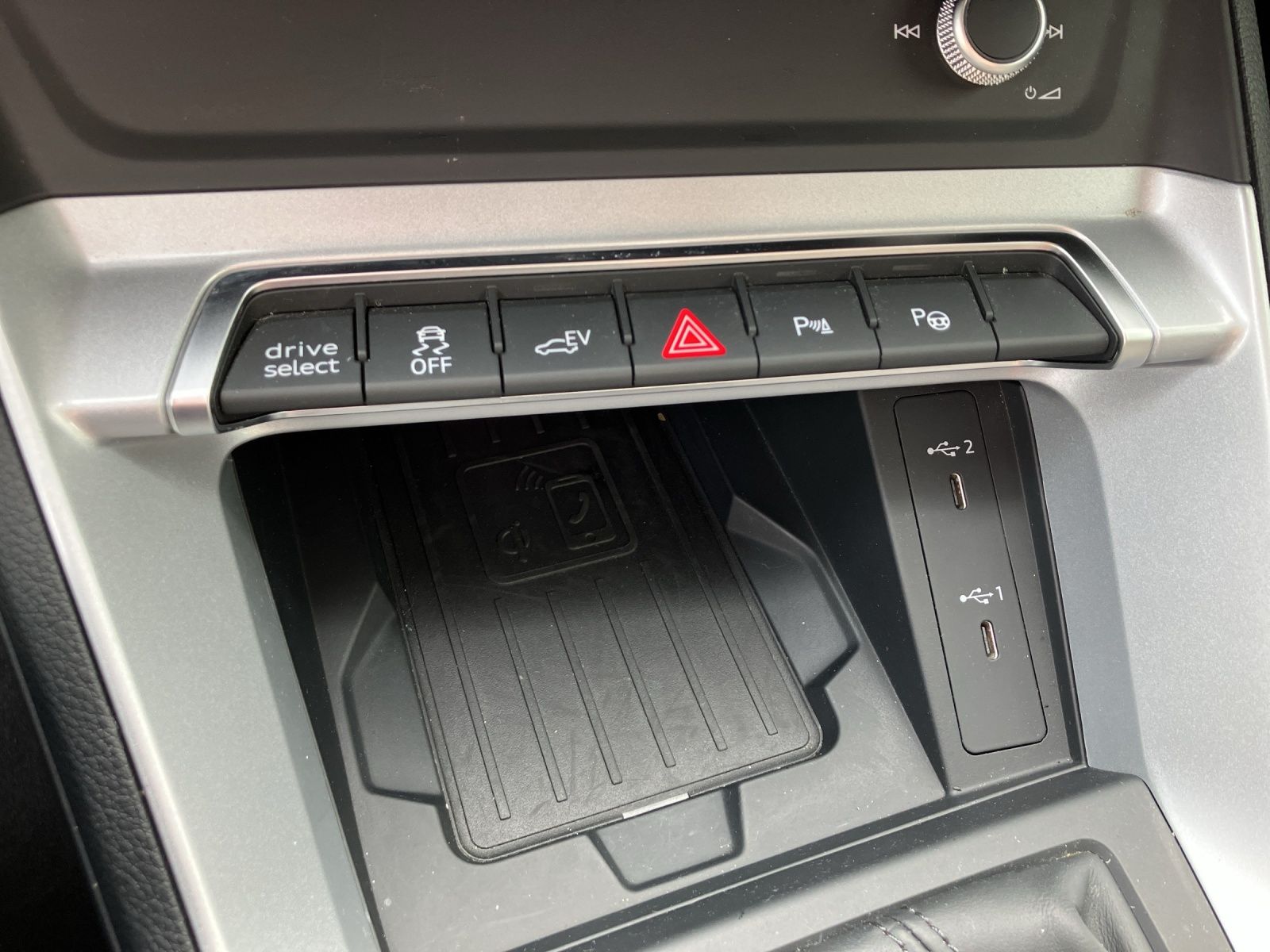 Fahrzeugabbildung Audi Q3 45 TFSI e MATRIX NAVI AHK RFK SHZ GRA
