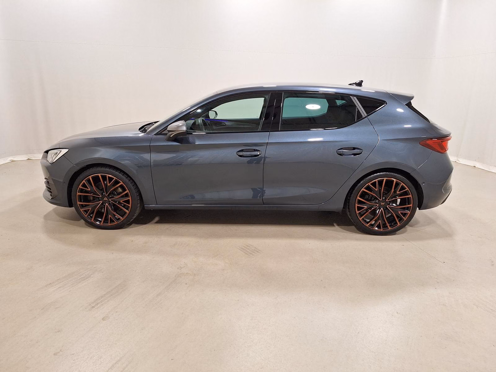 Cupra Leon 2.0 TSI DSG ACC Navi LED Beats Winter 19", миниатюра 3