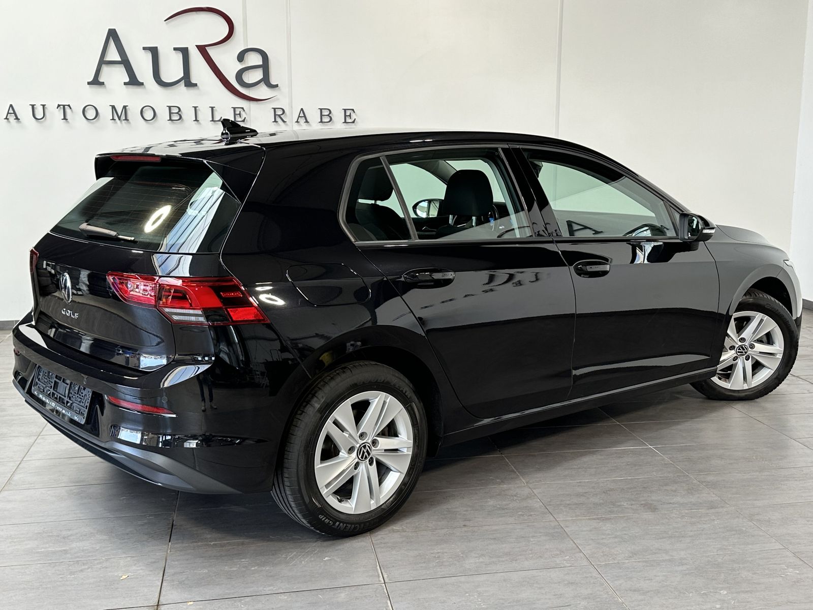 Fahrzeugabbildung Volkswagen Golf VIII 2.0 TDI DSG Life NAV+LED+AHK+ACC+18ZO
