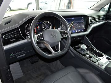 Volkswagen Touareg - 11