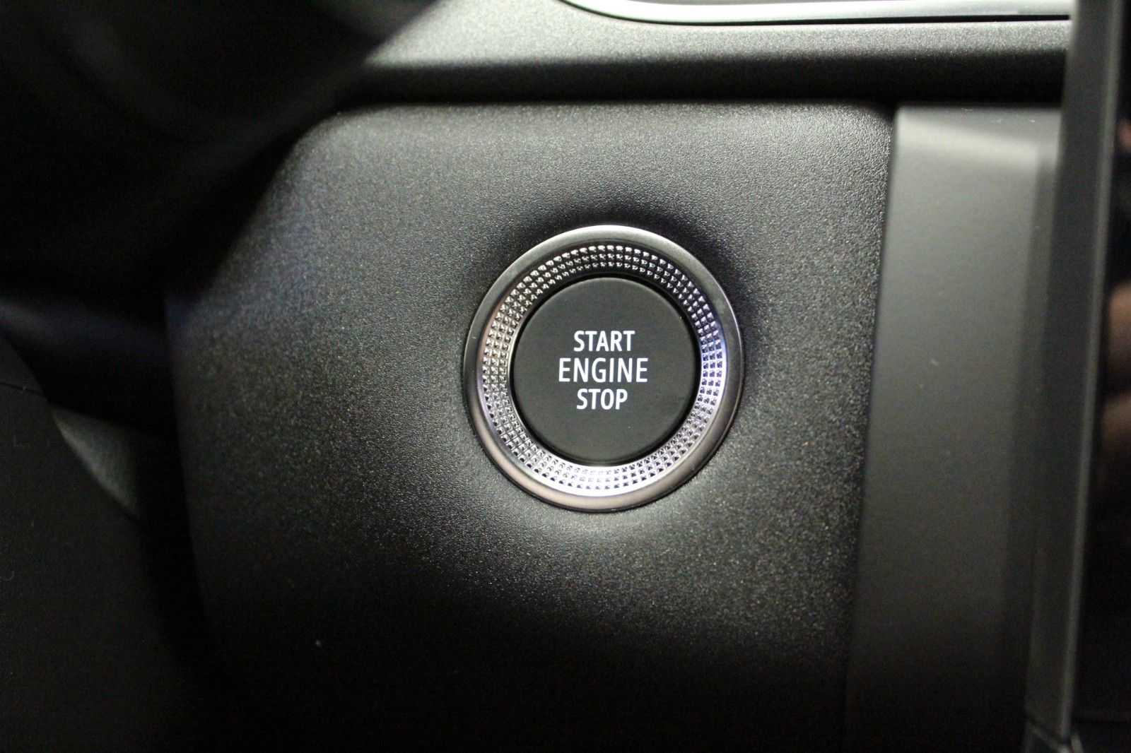 Fahrzeugabbildung Renault Captur Mild Hybrid 140 EDC *Navigations-Paket*