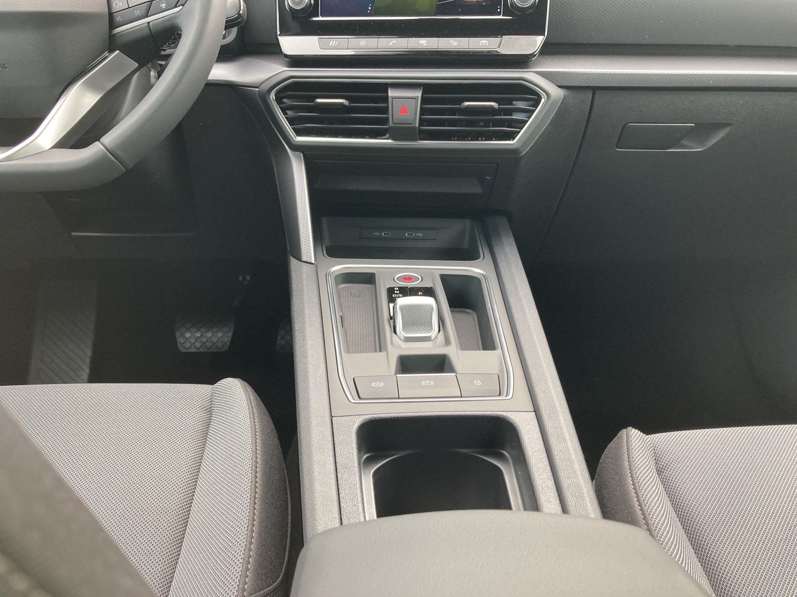 SEAT Leon Style Edition 1.0 eTSI DSG 81kW/110 PS - Image 12