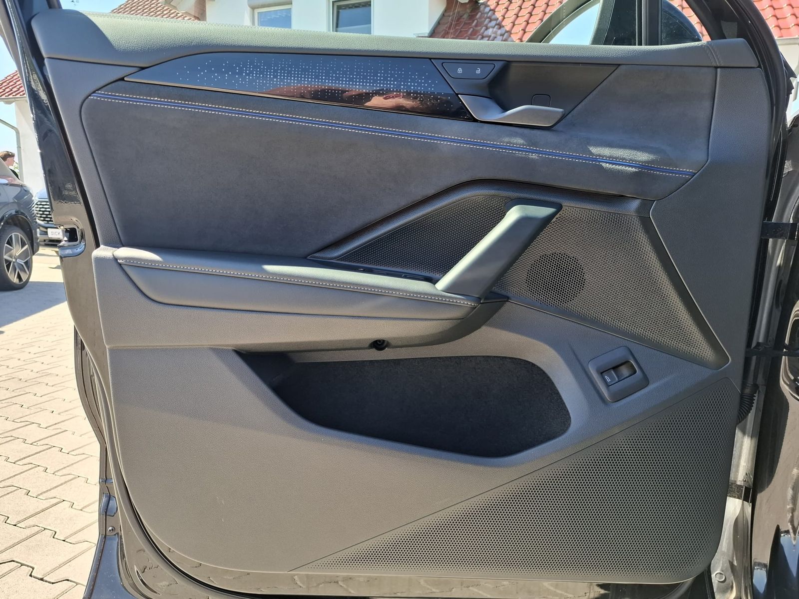 Fahrzeugabbildung Volkswagen Tayron 2.0 TDI 4M R-Line BLACK*7Si*MATRIX*PANO