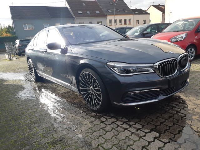 BMW 750 i xDrive*LEDER*NAVI*21.ZOLL*LED*