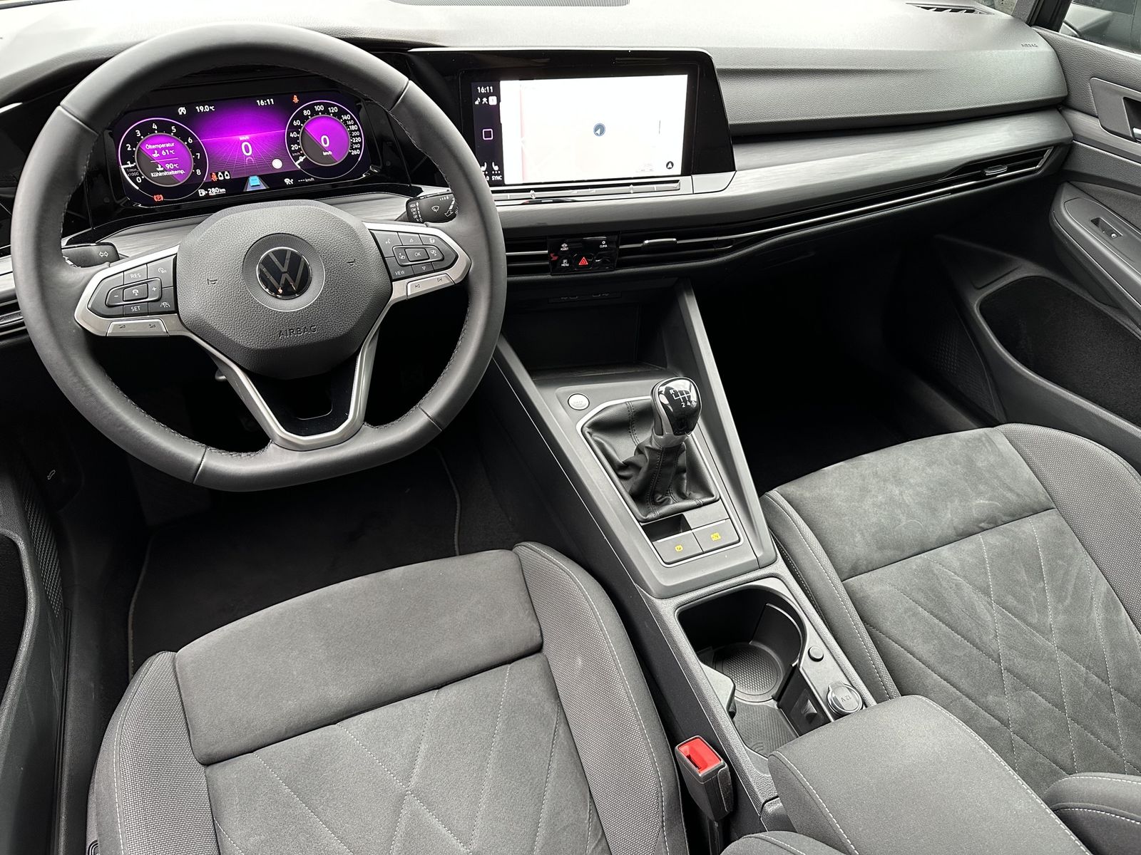 Fahrzeugabbildung Volkswagen Golf 1.5 TSI Style NAV+LED+AHK+ACC+VCOCK+MASSAGE
