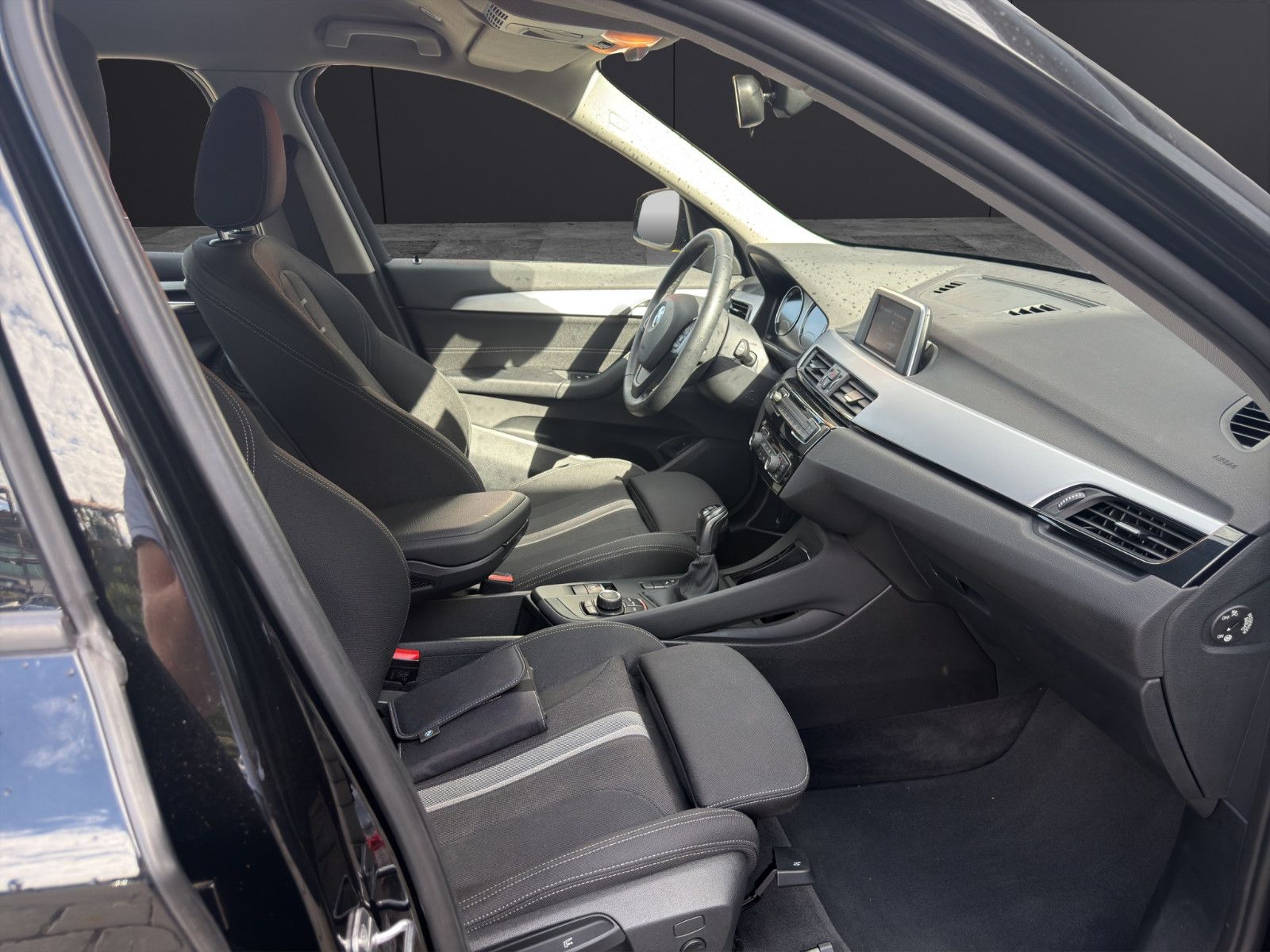 Fahrzeugabbildung BMW X1 sDrive 18 i Advantage PDC*Shzg*2-Zo.Klima*