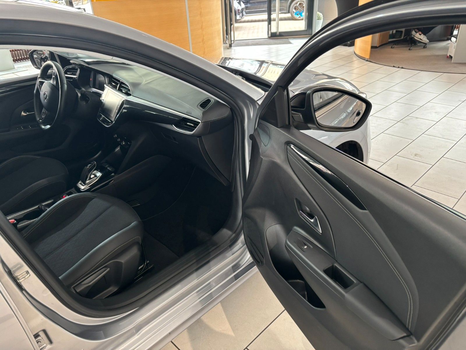 Fahrzeugabbildung Opel Corsa-e F ELEGANCE 3-PHASIG NAVI/LED/KAMERA/DAB+