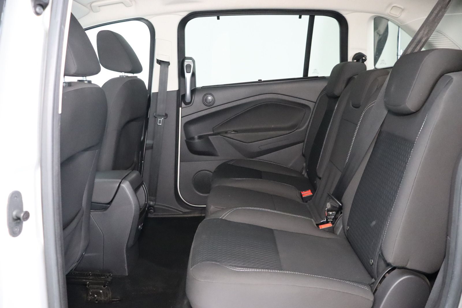 Fahrzeugabbildung Ford Grand C-Max 1.0 Cool & Connect * Navi * SHZ HU/A