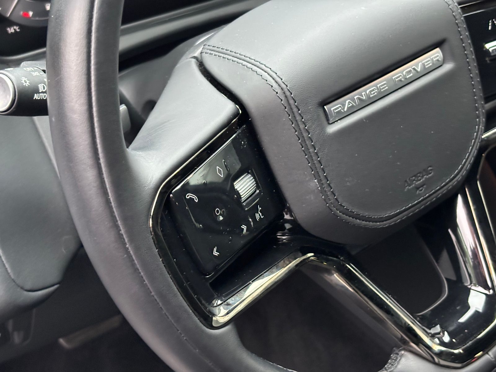 Fahrzeugabbildung Land Rover Range Rover Velar R-Dynamic/KAMERA/Design-Paket