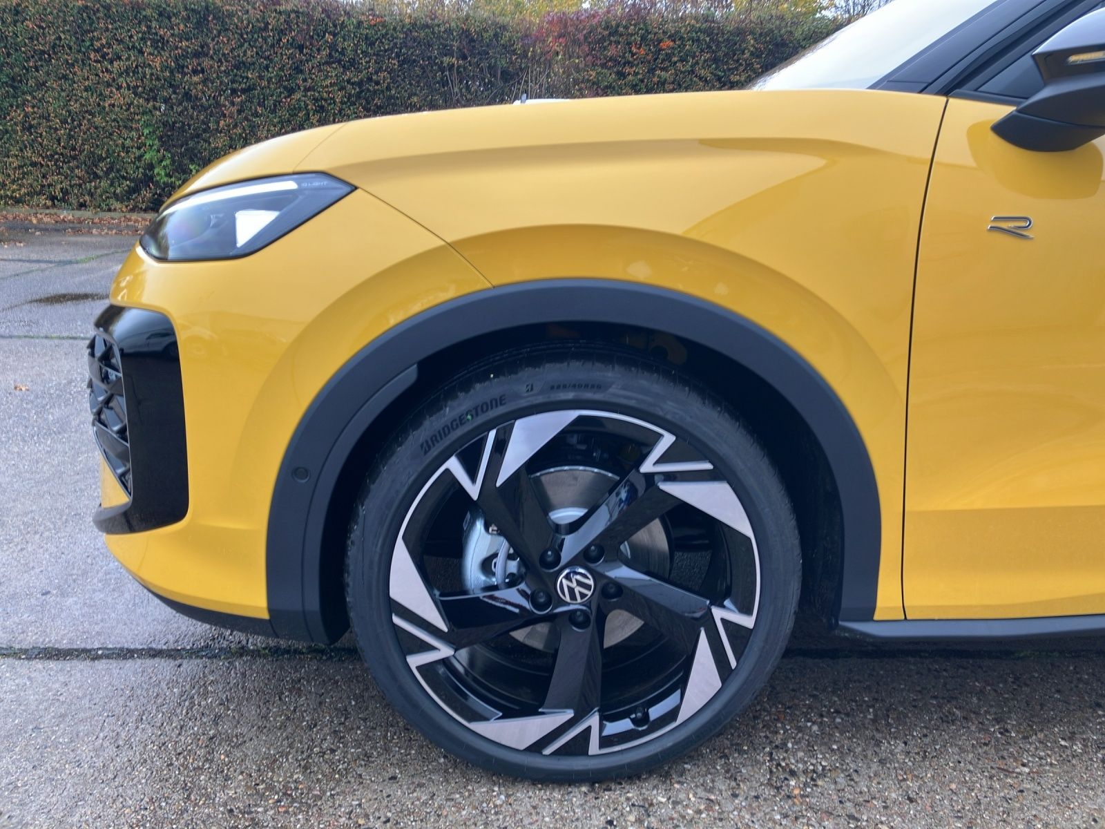 Fahrzeugabbildung Volkswagen T-Roc R-Line eTSI DSG ACC SH HuD AppConnect 360°