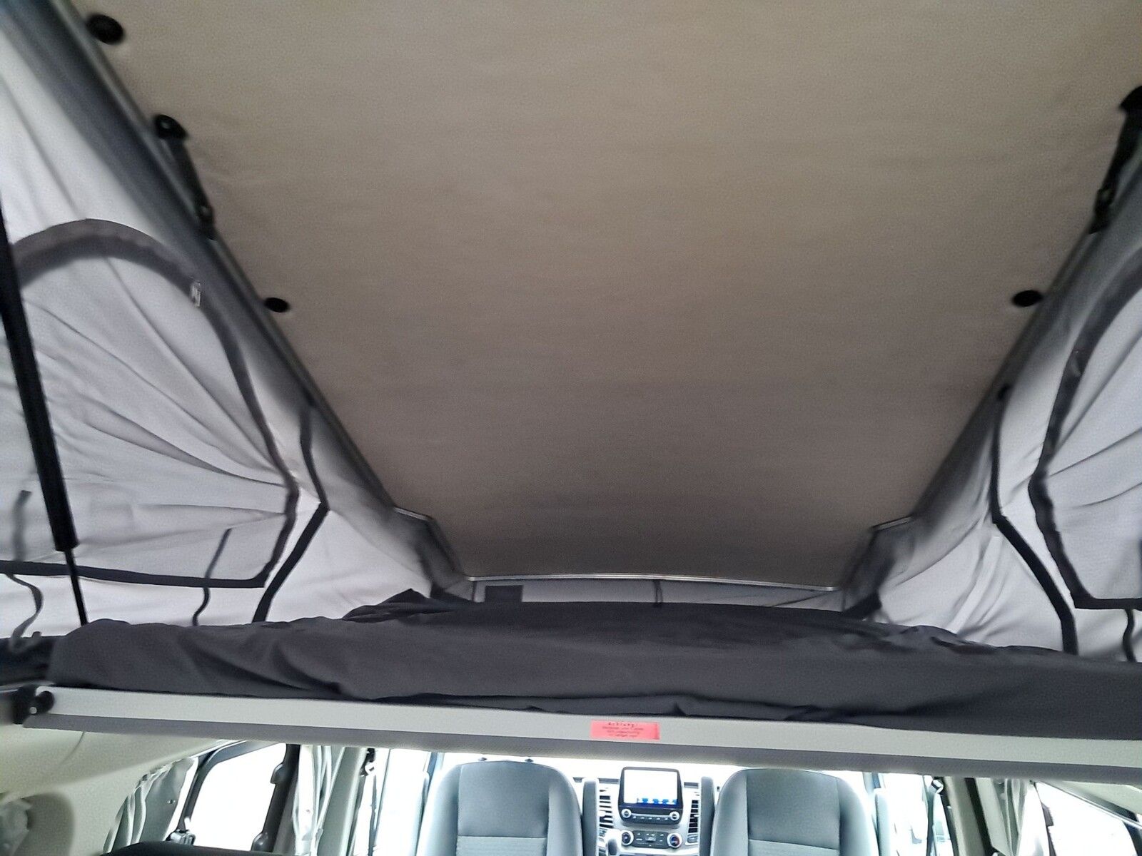 Fahrzeugabbildung Westfalia Nugget Plus AHK,Dachträger,Navi,Fahrassistenz
