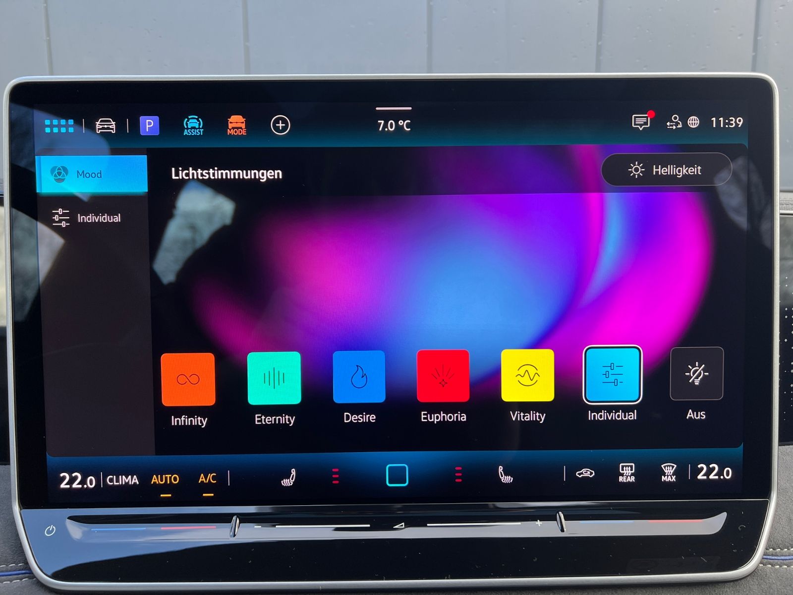 Fahrzeugabbildung Volkswagen Tiguan R-Line 1.5 eTSI DSG *AHK, ACC, IQ.Light,