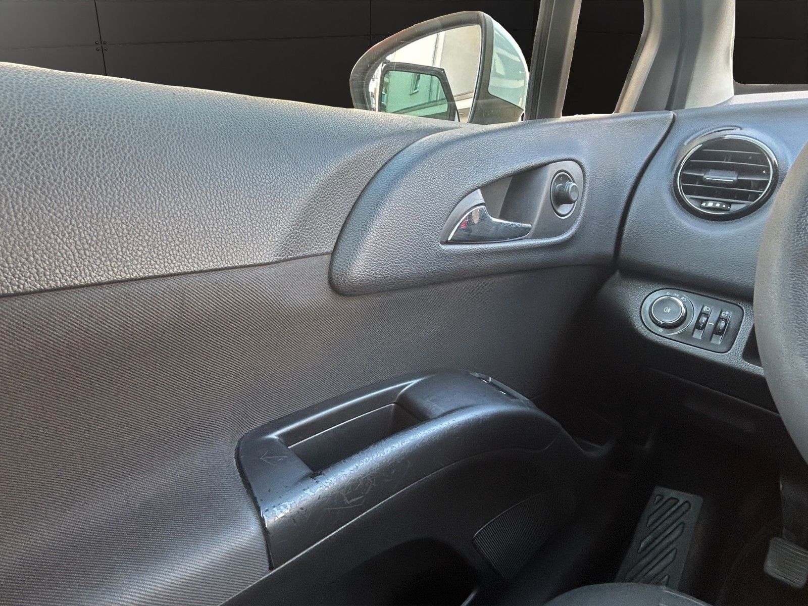 Fahrzeugabbildung Opel Meriva B Design Edition Klima/Parktronik PDC/