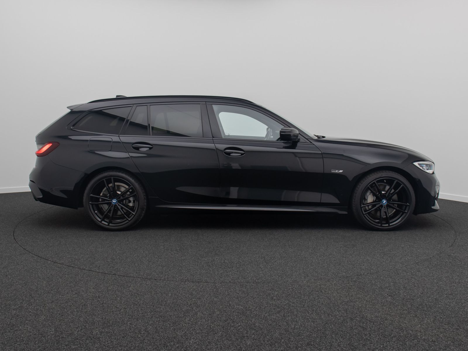 Fahrzeugabbildung BMW 330e M Sport DAB Laser HUD AHK Kamera Panorama