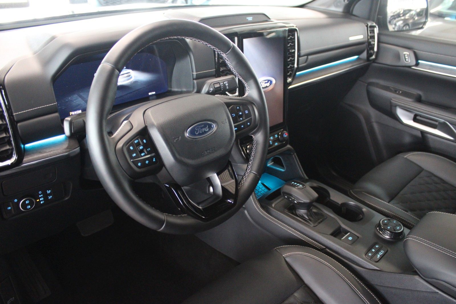 Fahrzeugabbildung Ford Ranger Platinum Automatik LEDER AHK ROLLO STDH