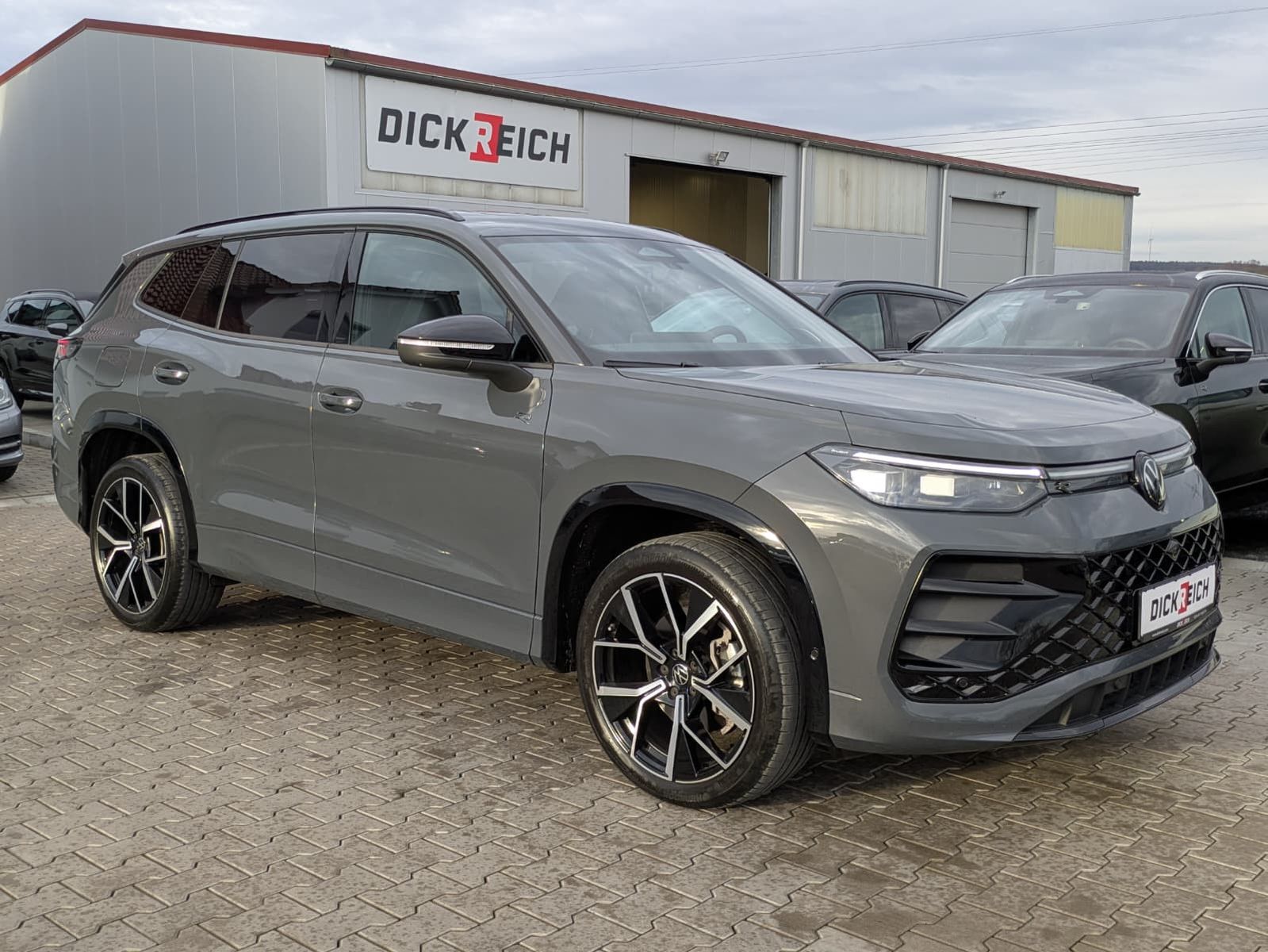 Fahrzeugabbildung Volkswagen Tayron 2.0 TDI 4M R-Line BLACK*7Si*MATRIX*PANO