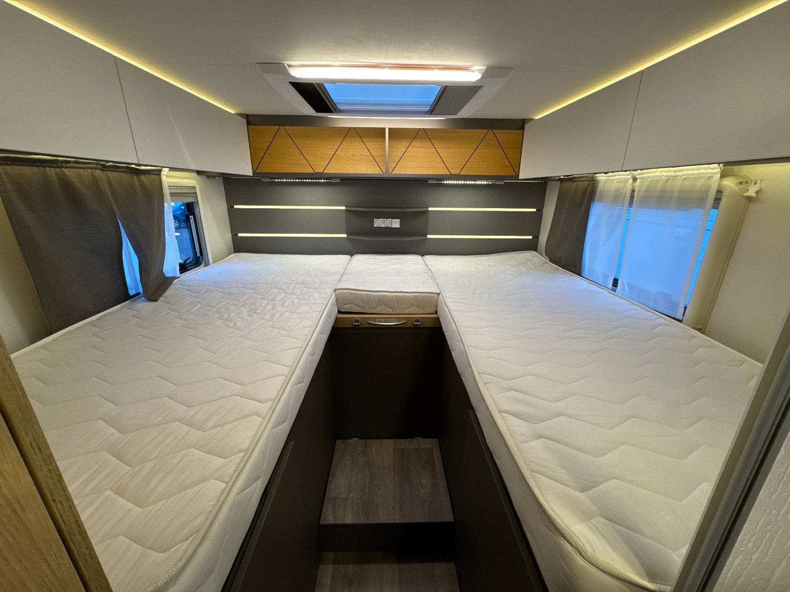 Fahrzeugabbildung LMC TOURER LIFT H 730 G DACHKLIMA SAT SKYROOF HUBBET