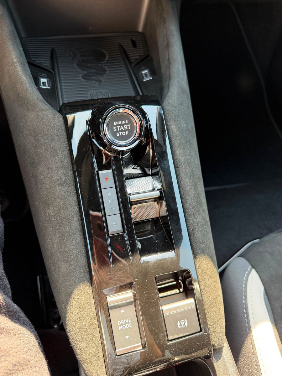 Fahrzeugabbildung Alfa Romeo Junior Elettrica 115 kW Sport Speciale