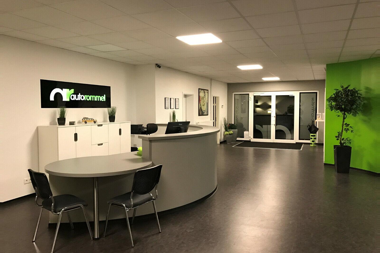 showroom-image-top
