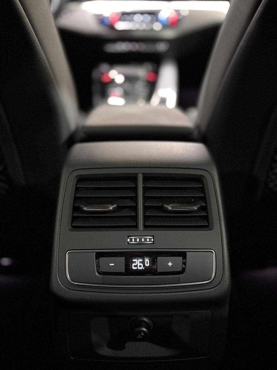 Fahrzeugabbildung Audi A4 30 TDI S-line #Matrix#Virtual#Black#B&O#20"