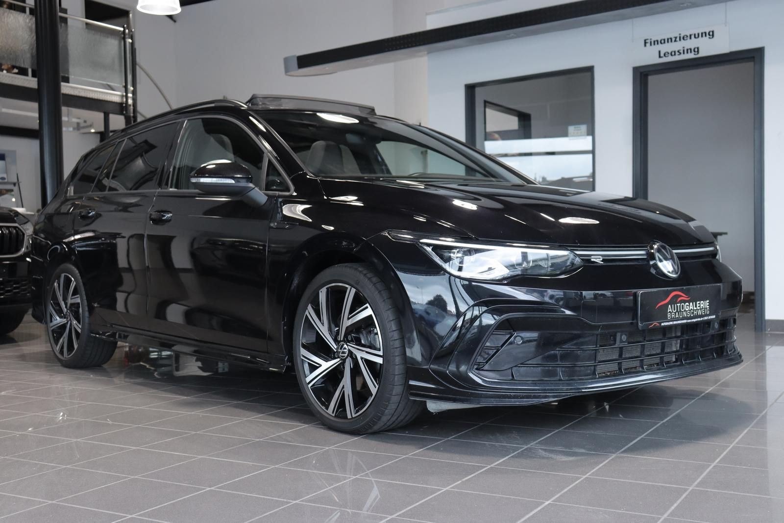Volkswagen Golf Var. 2.0 TDI DSG R-LINE PANO AHK CAM ACC foto 4
