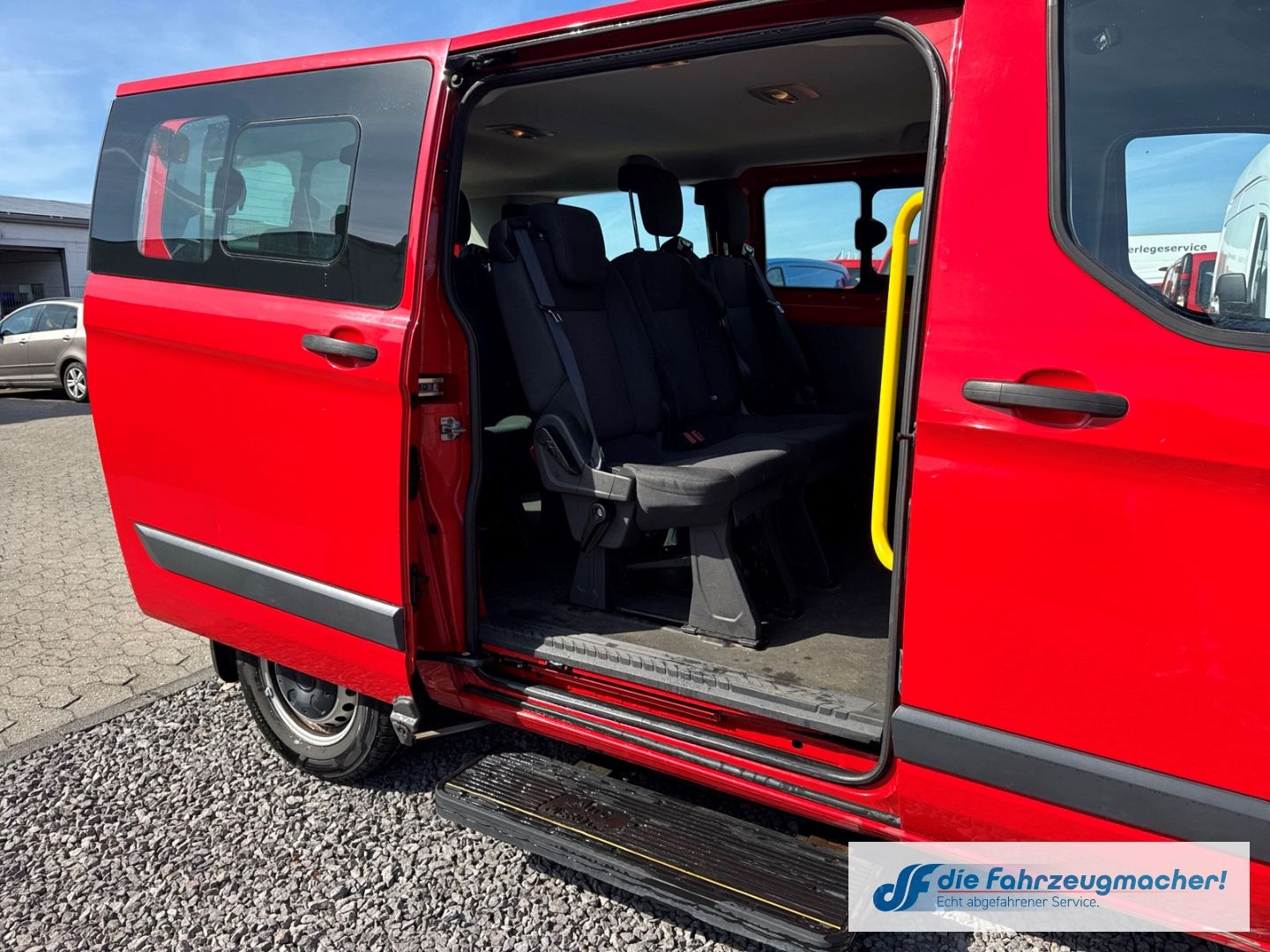 Fahrzeugabbildung Ford Transit Custom Kombi 300 L1 2.2 TDCi *8365