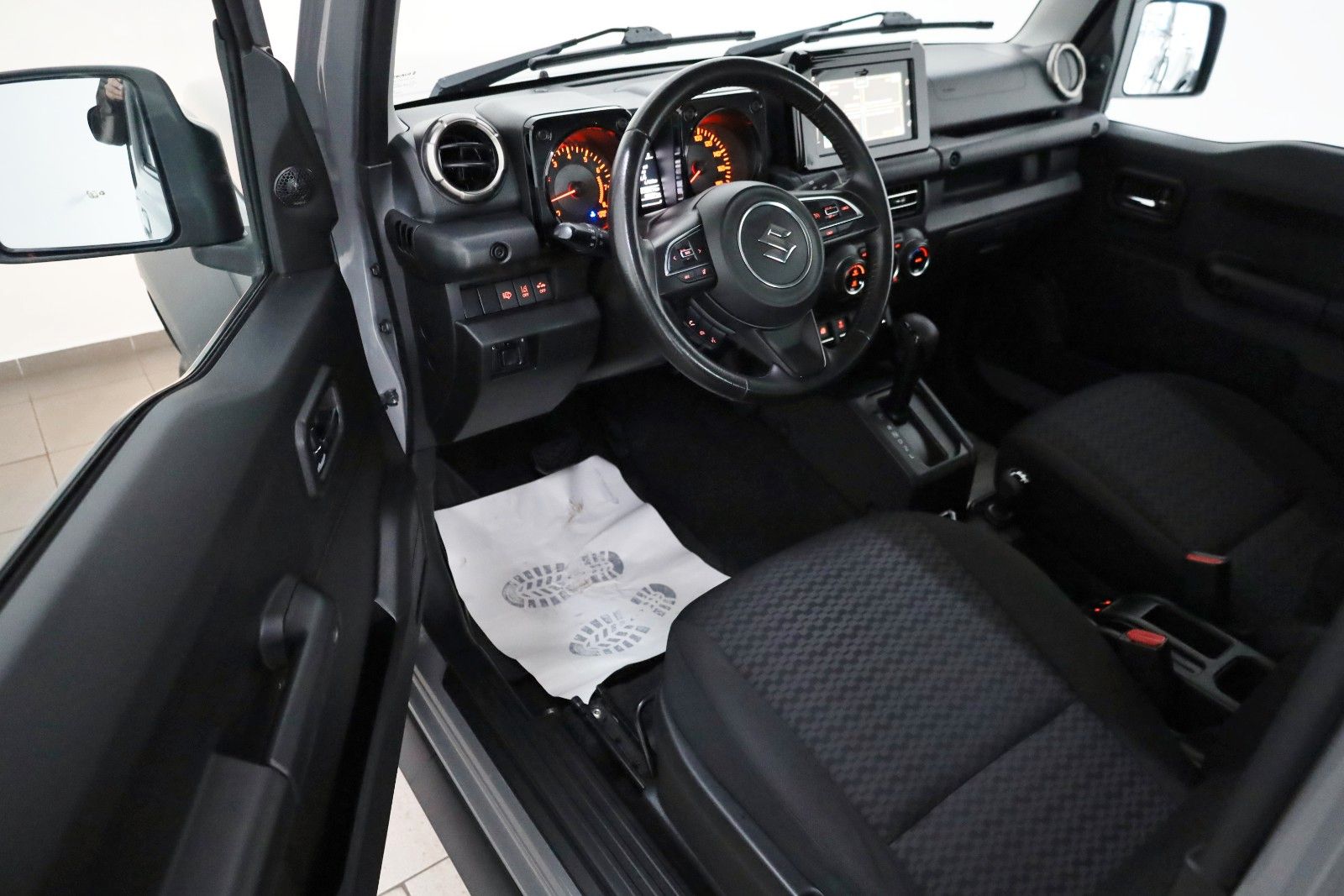 Fahrzeugabbildung Suzuki Jimny Comfort+,AllGrip,4WD,Navi,4 Sitze,AUTOMAT