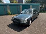 Toyota Carina 1,6 - Toyota Carina mit Benzin-Antrieb: Limousine