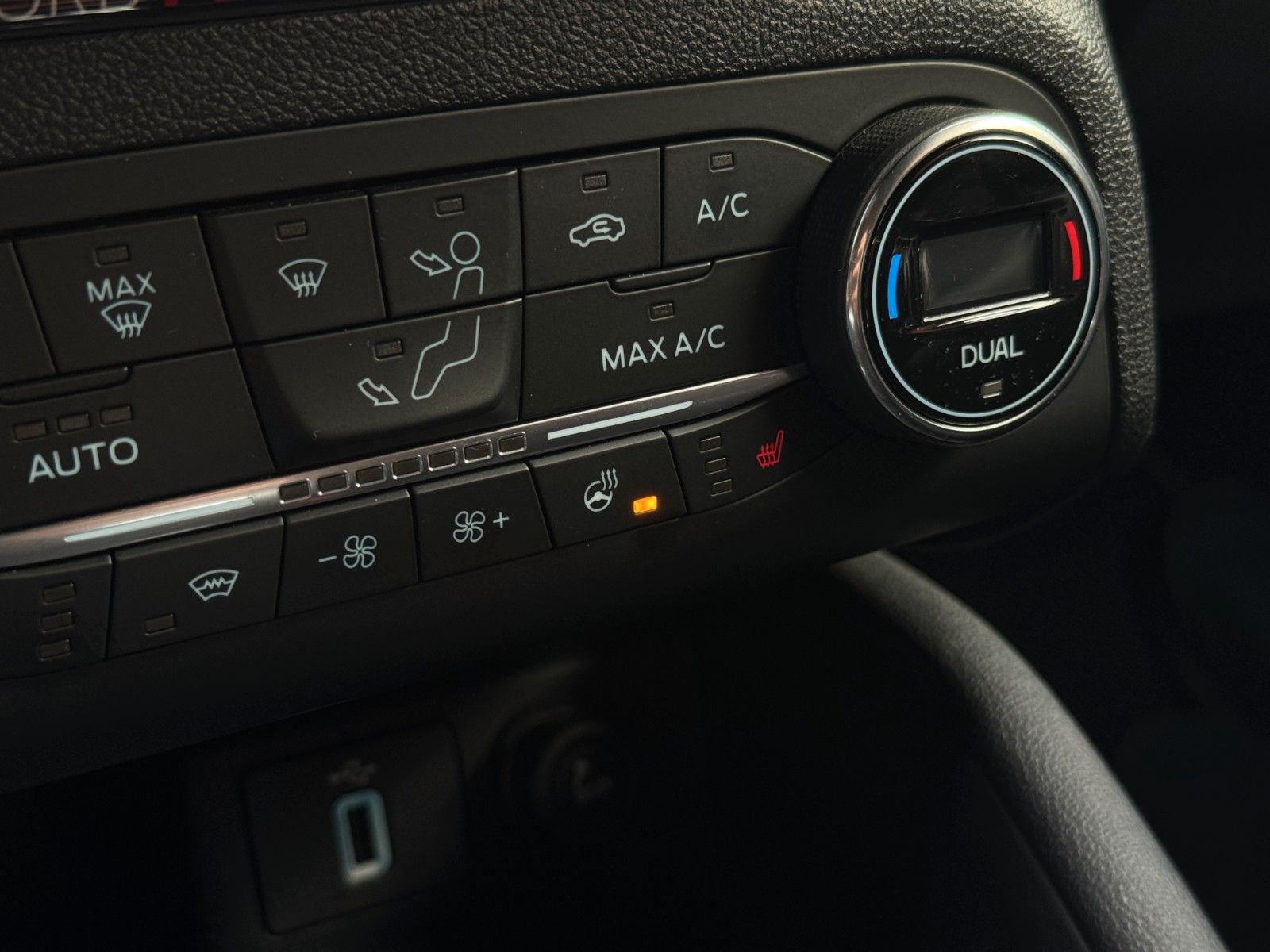 Fahrzeugabbildung Ford Focus Lim. ST *Head-Up*B&O*Keyless*Recaro*ACC