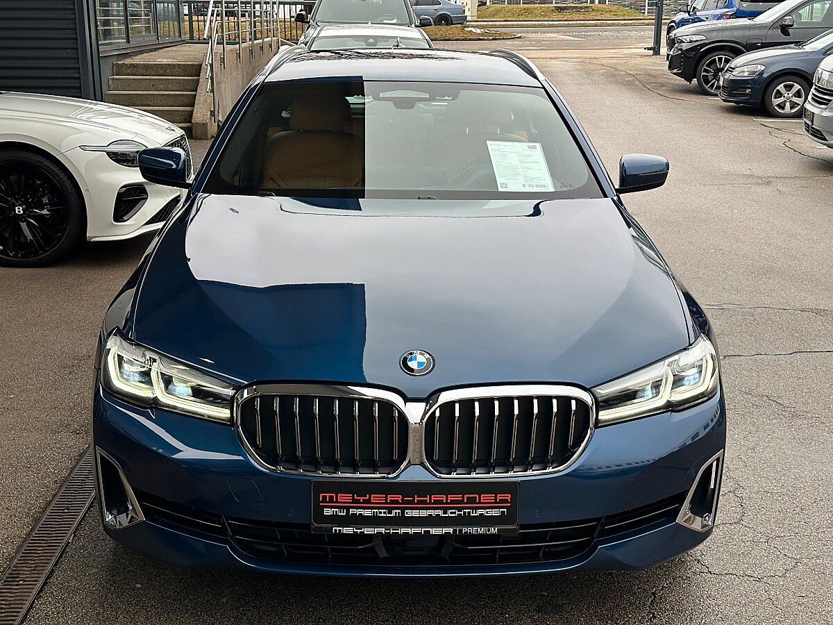 BMW 530e xDrive Touring Luxury Line Aut. / Head U... imagem 3