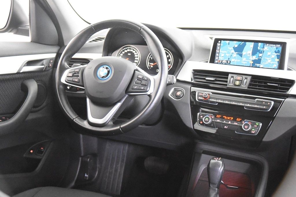 BMW X1 xDrive25e *1.Hand*Navi*Park ass.*Standheizung foto 12