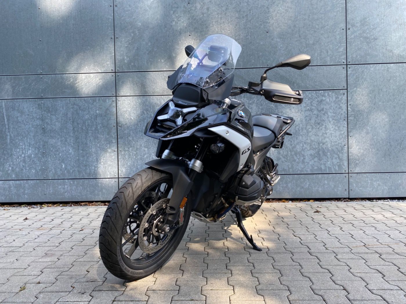 Fahrzeugabbildung BMW R 1300 GS Triple Black 3 Pakete Adaptive Fahrzeu