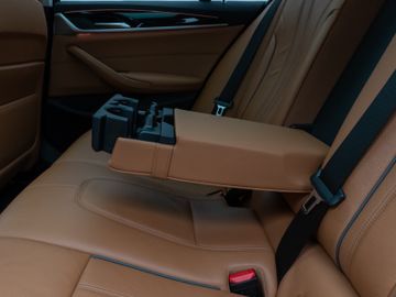 Fahrzeugabbildung BMW 540i xDr Tour Luxury Line HI-FI HUD DAB Panorama