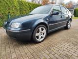 Volkswagen Bora 1.6 GT Sport - blaue Volkswagen Bora