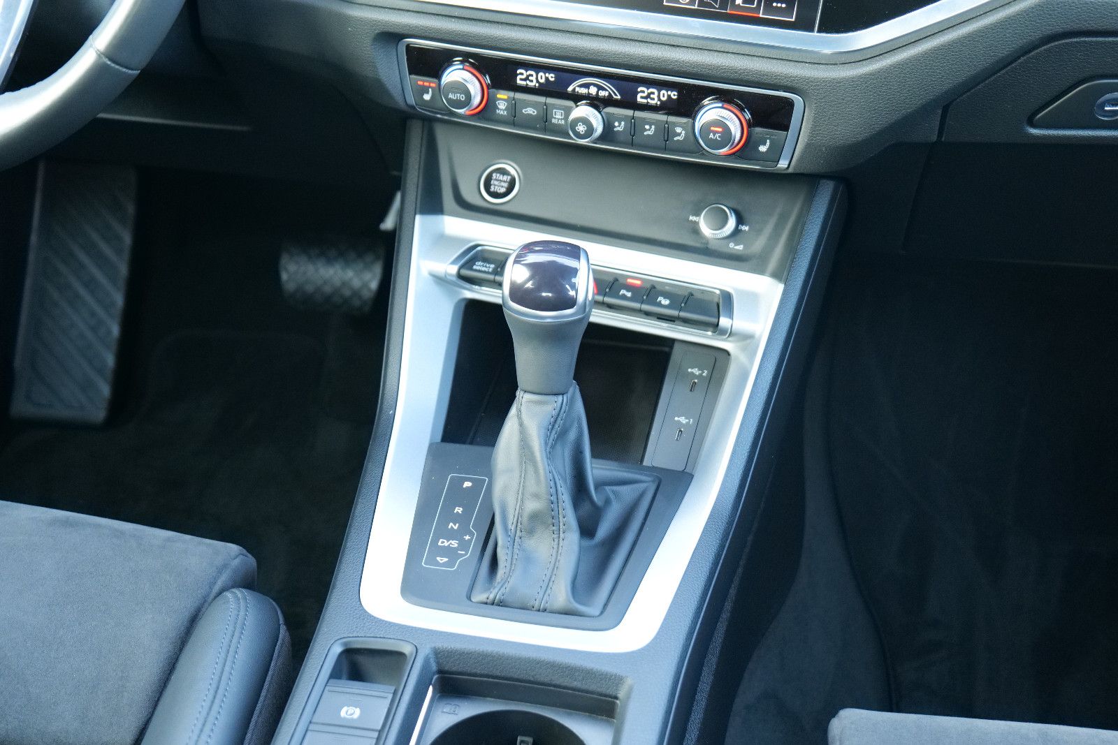 Audi Q3 TFSI e 45 TFSI e 180(245) kW(PS) S tronic foto 13