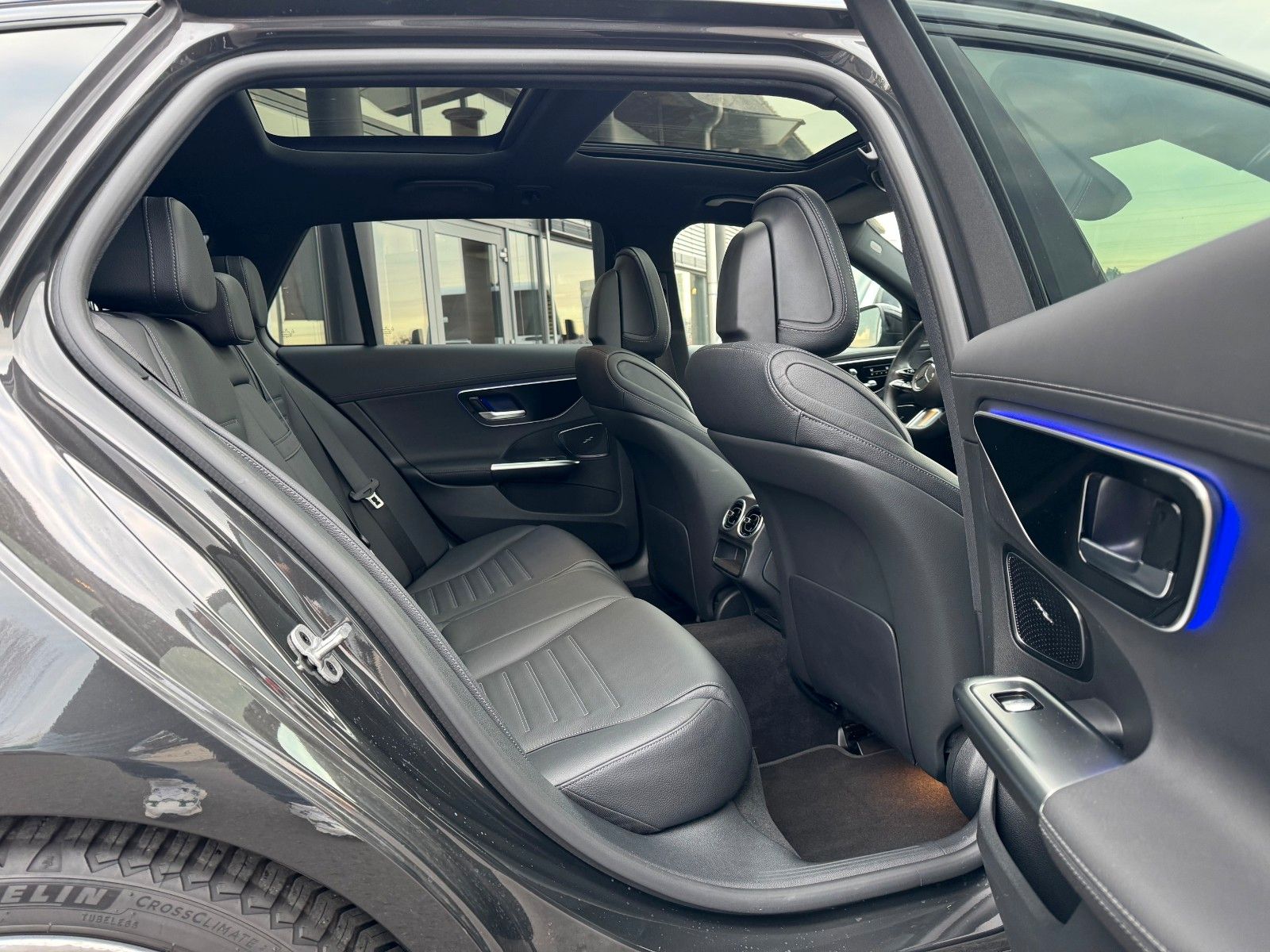 Fahrzeugabbildung Mercedes-Benz C 220d T AMG Digital+AHK+Pano+Memory+360°+SKLIMA