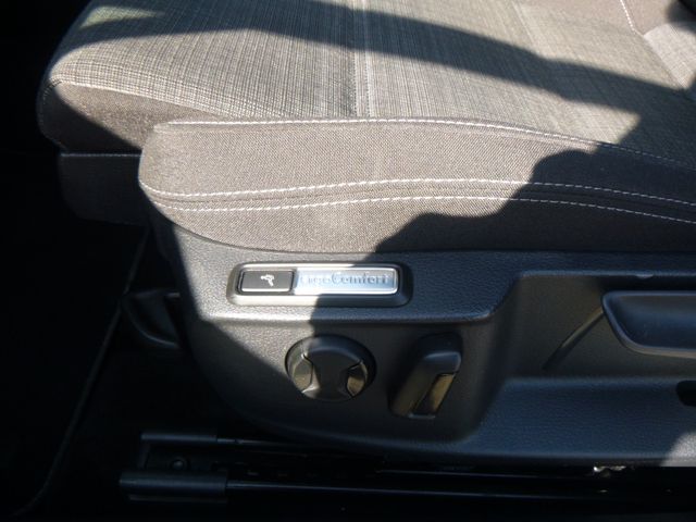Fahrzeugabbildung Volkswagen Passat Variant 2.0 TDI, Business>AUT/AHK/LED/360