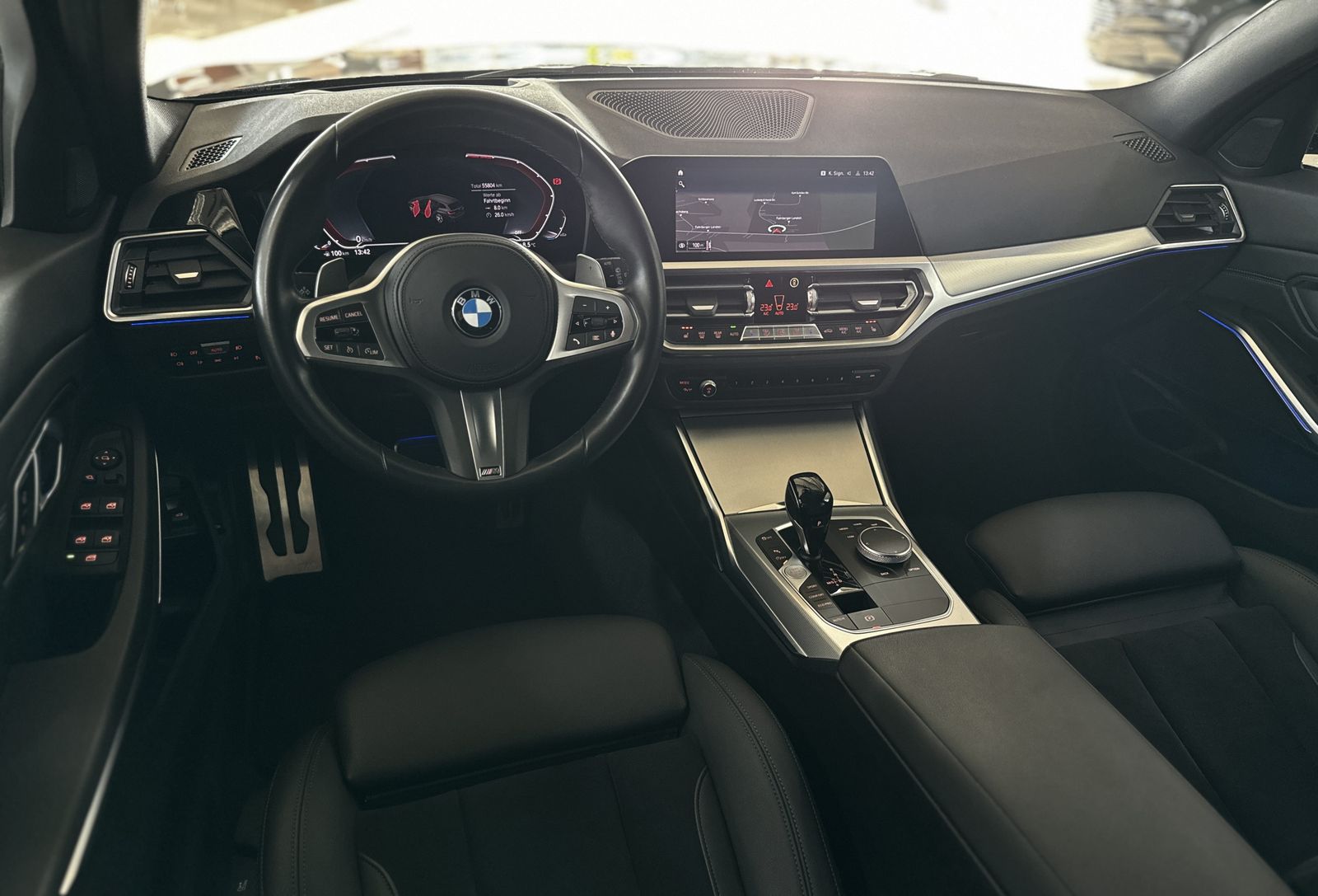 Fahrzeugabbildung BMW 330i M Sport Kamera Laser HUD DAB HiFi Komfort